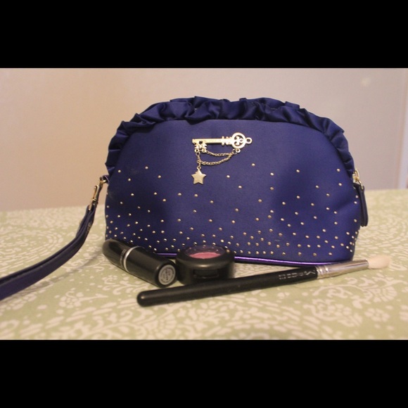 Victoria's Secret Blue Make Up bag