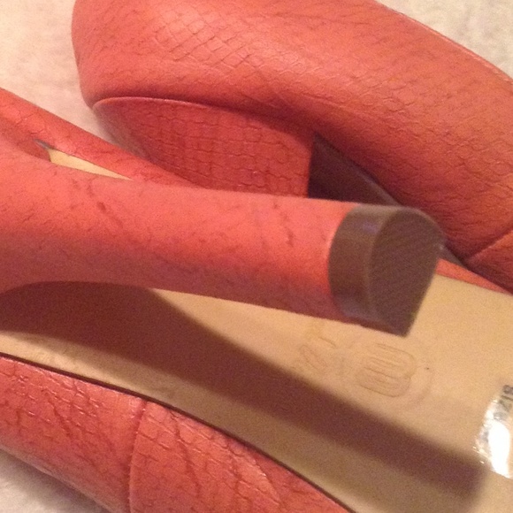 SOLD✨Coral Peep Toe Platform Heels - Picture 4 of 4