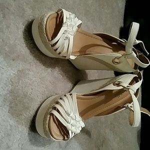 White cream wedges