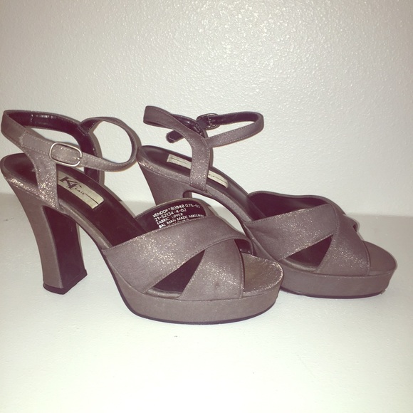 Grey cute heels.🌠