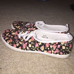 Floral shoes from France