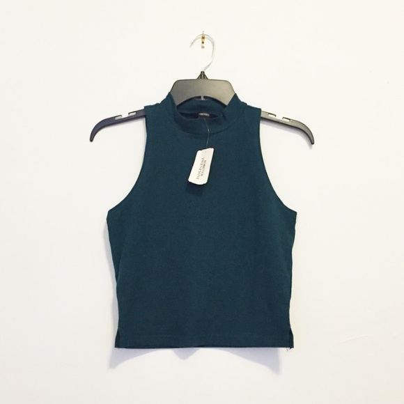 ❌SOLD❌ Forever21 Olive Green Crop Top - Picture 2 of 3