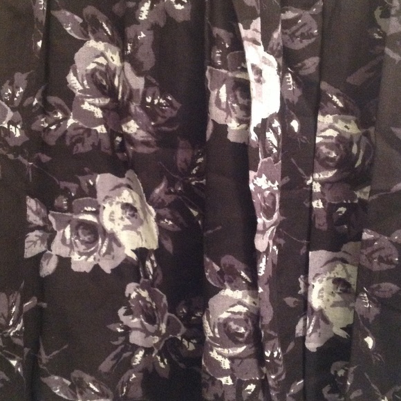 Double tiered floral skirt - Picture 2 of 2