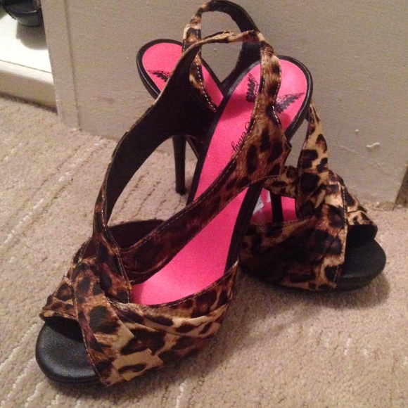 Sling back heals