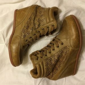 Floral Cutout Wedges