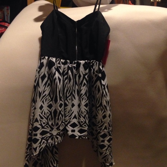 Black and white print tank