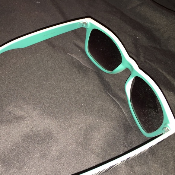 Zebra striped sunglasses - Picture 2 of 2