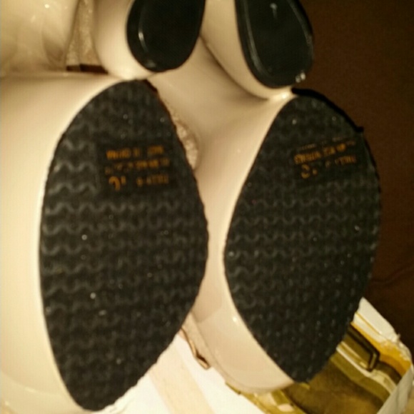 Shoes - Picture 2 of 3
