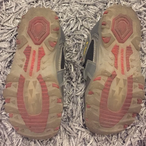 Sneakers - Picture 3 of 4