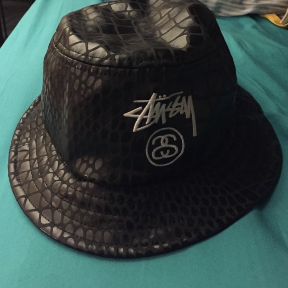 Stussy leather bucket hat