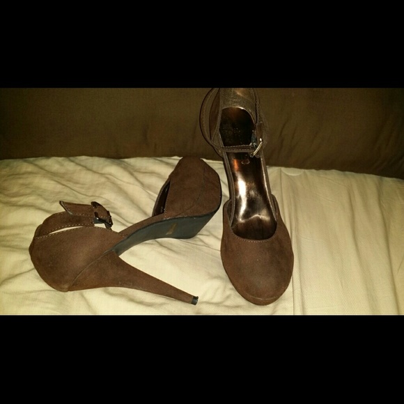 Shoes - Picture 3 of 3