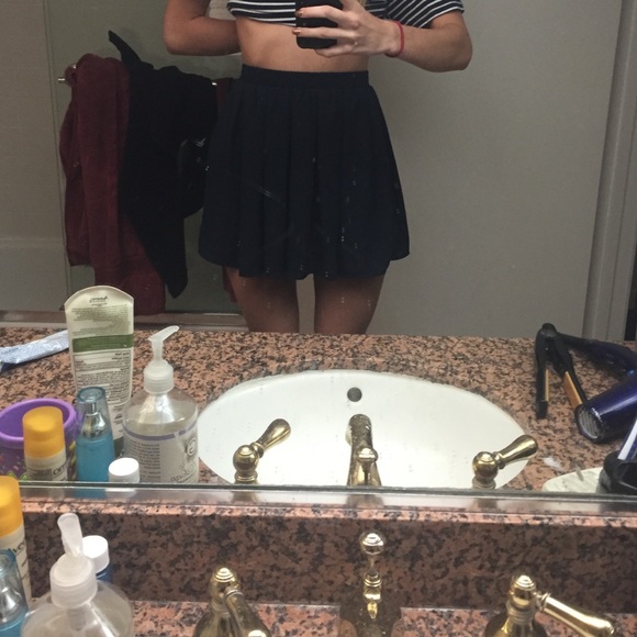 Brandy Melville skirt - Picture 2 of 3