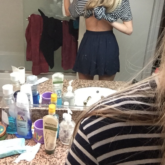 Brandy Melville skirt - Picture 3 of 3