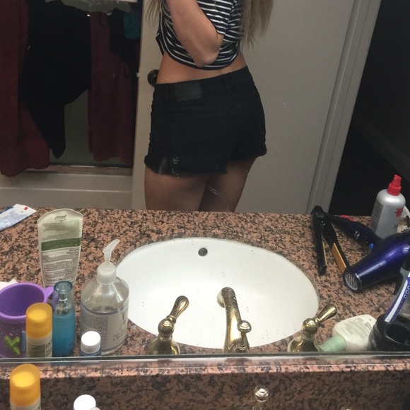 Volcom shorts - Picture 2 of 3