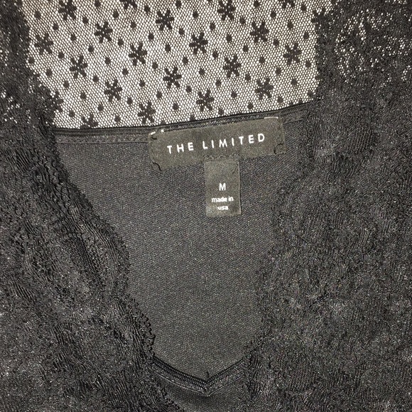 🎉HP🎉 Limited lace cap sleeve tie-back top - Picture 3 of 3