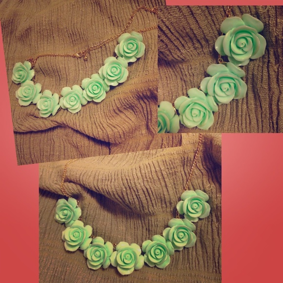 Floral mint necklace.