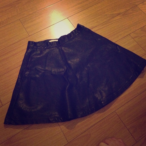 🎯SOLD🎯FOREVER 21 black leather circle skirt XS