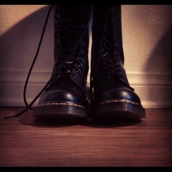 Dr. Martens 14 eyelet (1914)