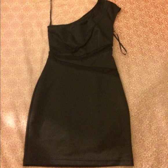 Black shoulder dress w/mesh slits