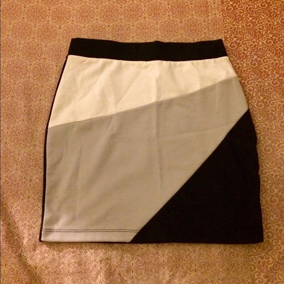 Tri-color mini skirt