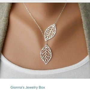 Stylish Women's Openwork Leaf Pendant Necklace