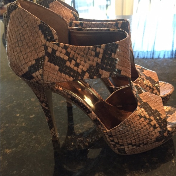 Open toe shoes - Picture 2 of 4