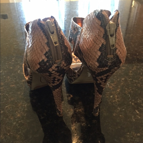 Open toe shoes - Picture 3 of 4