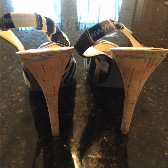 Shoes - Picture 3 of 4