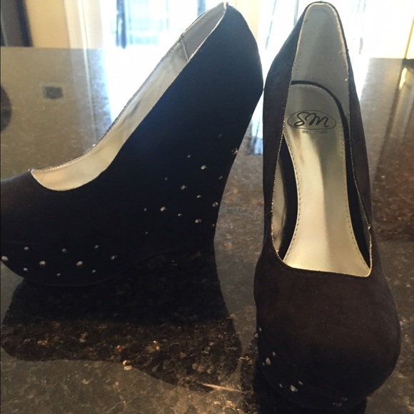 Shoes - Picture 3 of 4