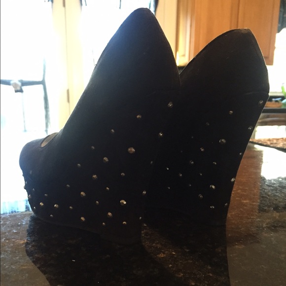 Shoes - Picture 4 of 4
