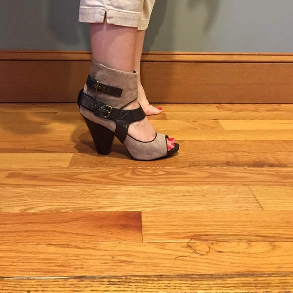 Boogie/sandals - Picture 4 of 4