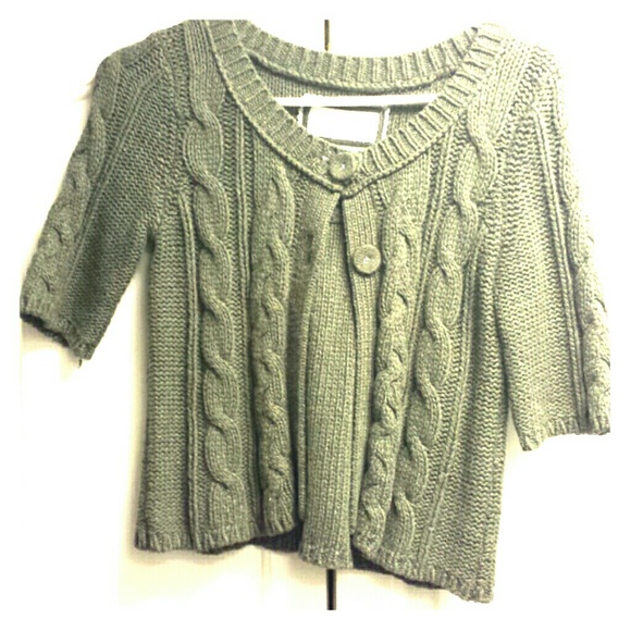 **SOLD. American Eagle cropped sweater size small