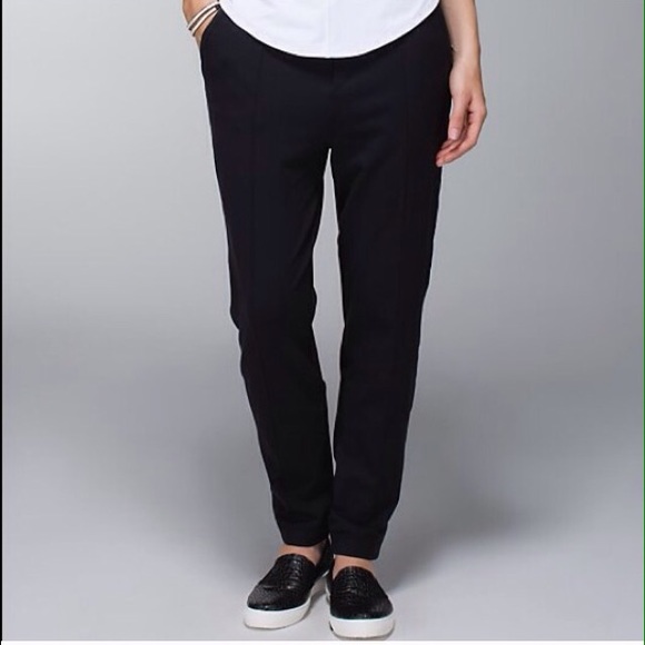 Lululemon size 4 black trouser pant