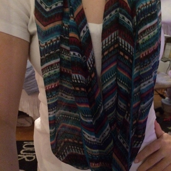 Colorful infinity scarf - Picture 4 of 4