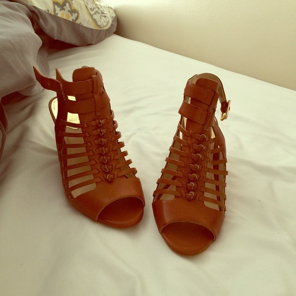 ❤️VINCE CAMUTO sandals SZ. 8.5