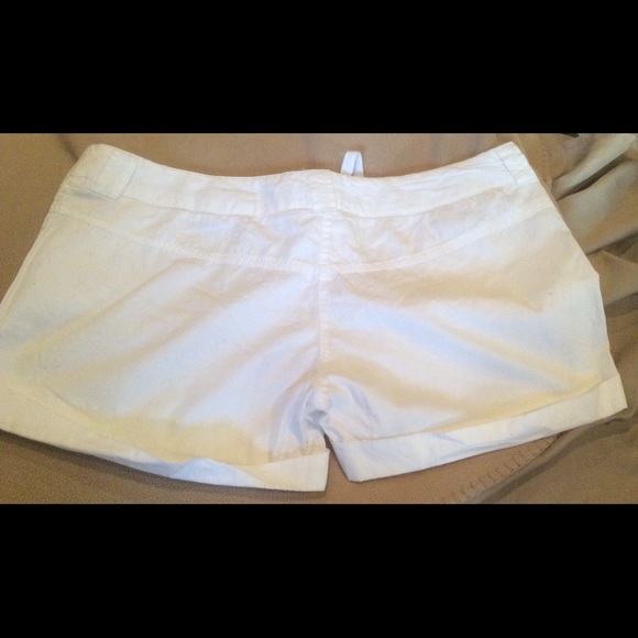 M. Fredric.  White short shorts. Size Medium - Picture 2 of 4