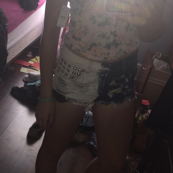 Two toned high waisted shorts size 4(: - Picture 2 of 3