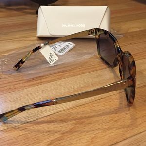 Michael Kors Accessories - MICHAEL KORS TAORMINA OVERSIZE SUNGLAS HPπ6/7 π Michael Kors Accessories - MICHAEL KORS TAORMINA OVERSIZE SUNGLAS HPπ6/7 π