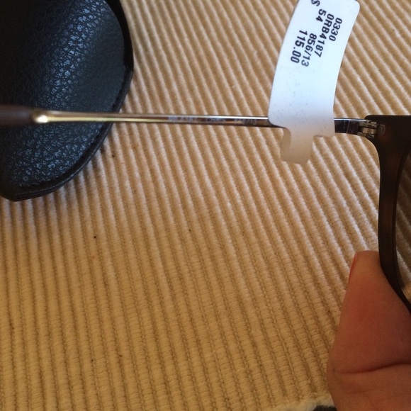 Authentic rayban sunglasses. New style - Picture 2 of 3