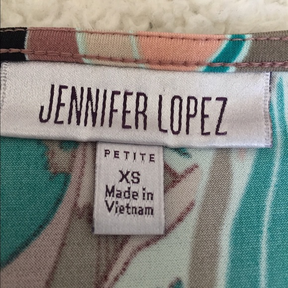 Beautiful JLo Cowlneck Top perfect for spring!! - Picture 2 of 3