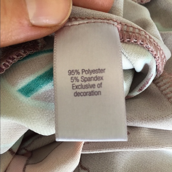 Beautiful JLo Cowlneck Top perfect for spring!! - Picture 3 of 3