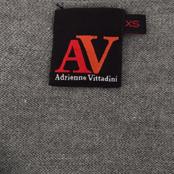 Beautiful Lightweight Spring Cardi🍉🌺 - Picture 2 of 2