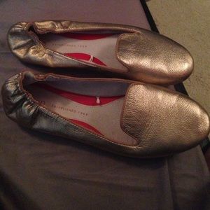 Like new Gap rose gold scrunch loafers