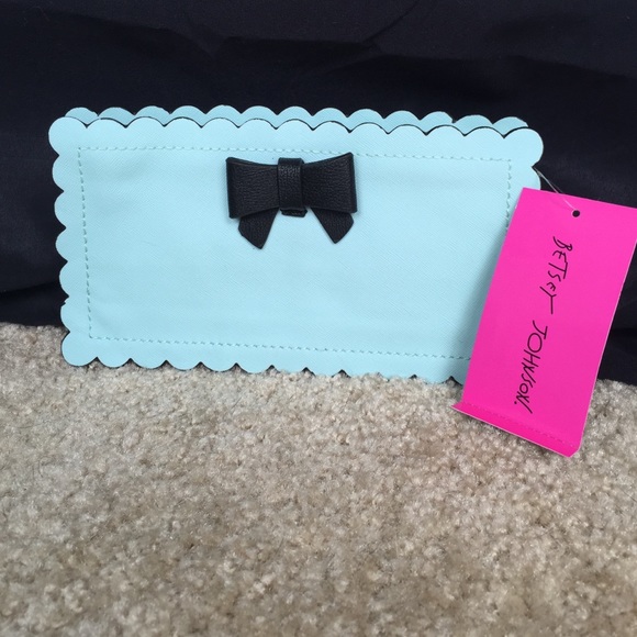 ✨WEEKEND SALE✨ NWT Betsey Johnson cross body