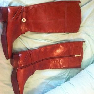 More pictures of tory burch boots on hold
