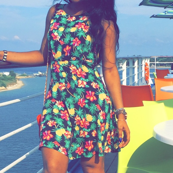 Curves defining spring/floral dress