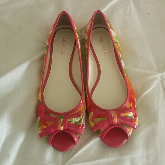 Floral peep toe kitten heels