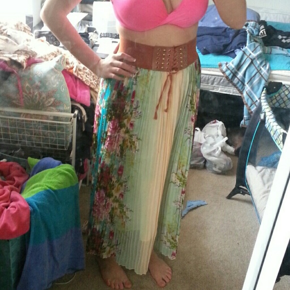 High waisted flow skirt