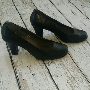 Aerosoles black pumps