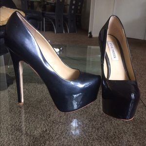Steve Madden Blue Patent leather pumps